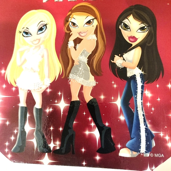 Rare Bratz Forever Diamondz Carrying Case Size Round 11 x 12 NWT - Picture 2 of 12